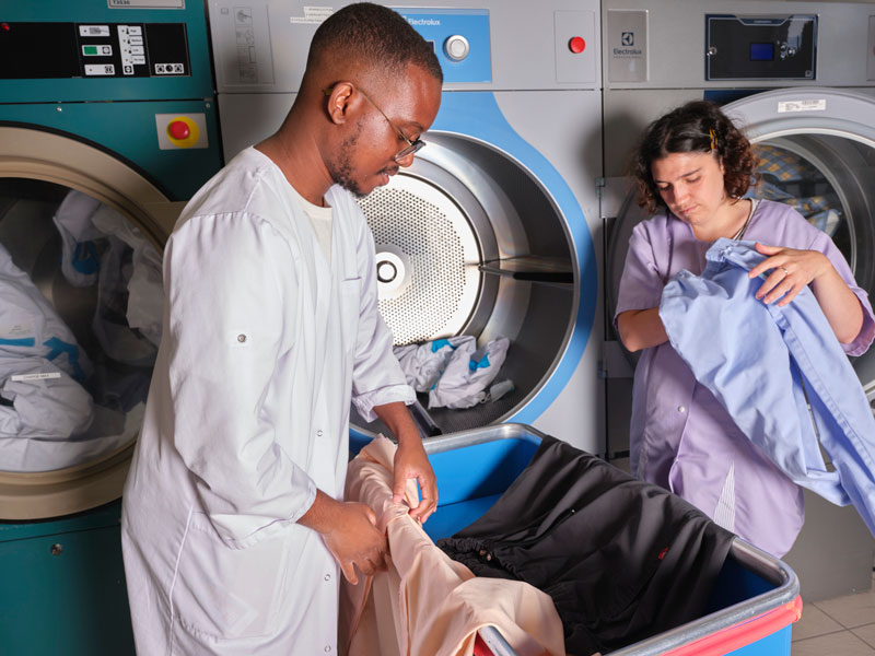 Remplissage des lave-linge professionnels Remplissage des lave-linge professionnels